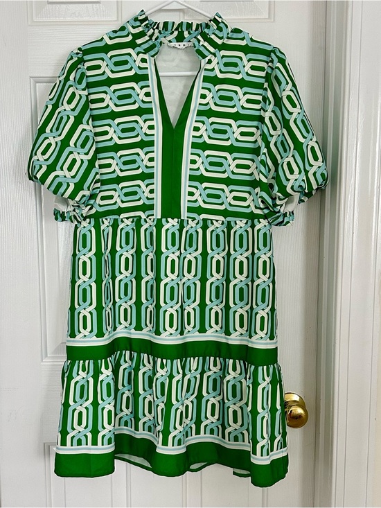 THML Dresses & Skirts - THML Green & White Geometric Print Clara puff sleeve dress size medium